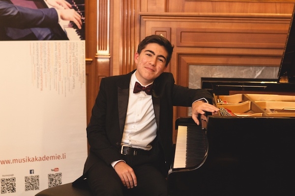 Arsen Dalibaltayan, Klavier Arsen Dalibaltayan, Klavier